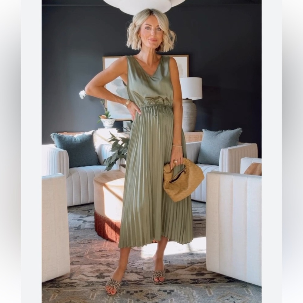 Sleeveless Olive Green Pleated Midi Dress large